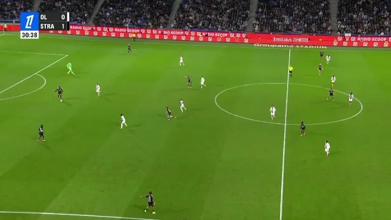 Olympique Lyon - Strasbourg 1-1: Ismael Doukoure (31 - autogol)